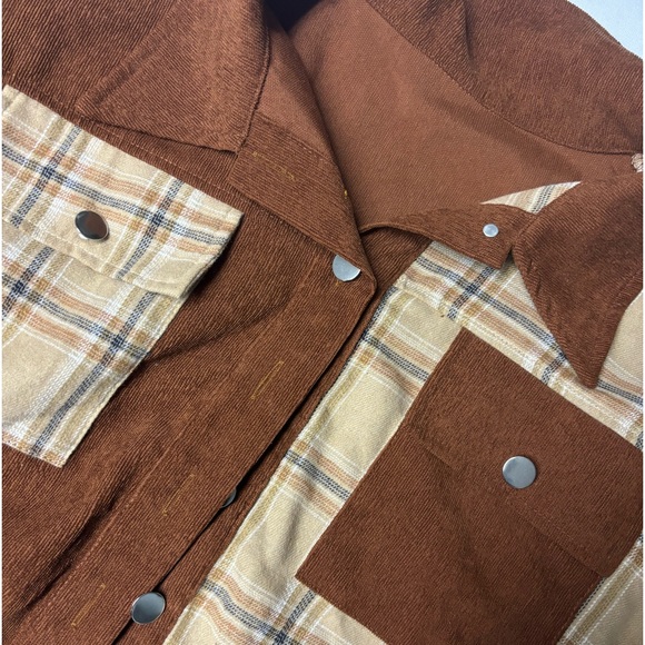 (2/$15) CROPPED FLANNEL 🔥 - Picture 2 of 3